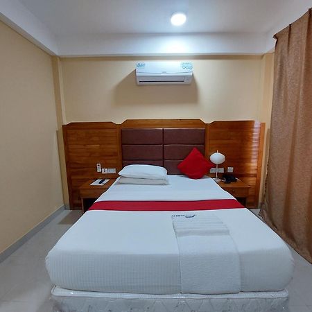 Dolphin Hotel 탕가 외부 사진